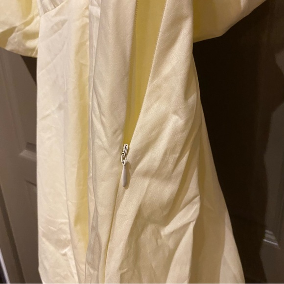 NWT H&M Tie-back puffy dress
Colour- Pale yellow - Picture 15 of 16